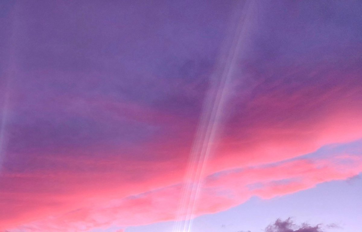 Beautiful sky this morning 💙🩷