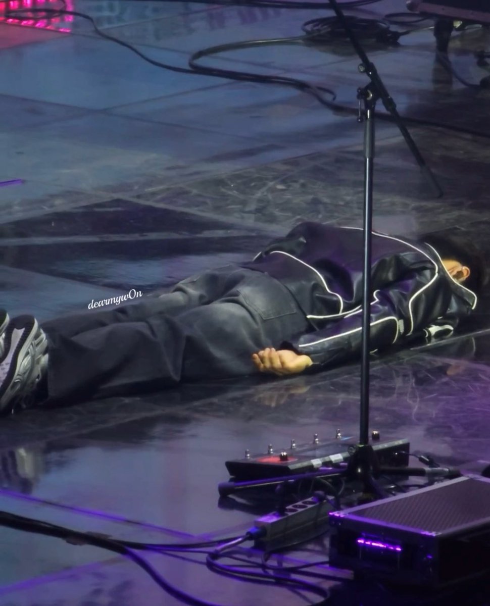 아니ㅋㅋㅋㅋㅋㅋㅋㅜ 바닥 더러워 예찬아ㅠㅠ