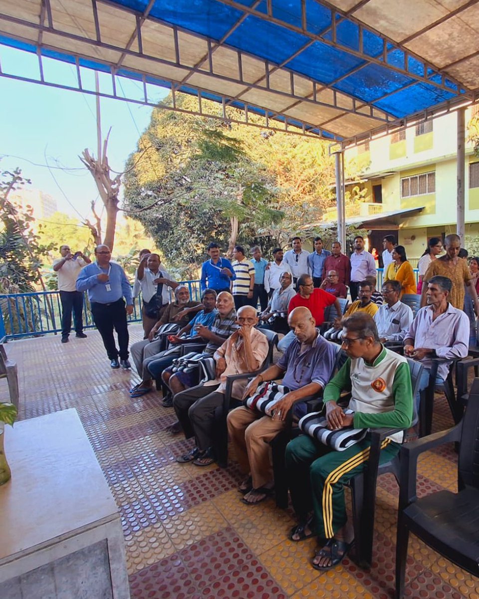 TataAIA_Life's tweet image. As part of our #PledgeToProtect initiative, Tata AIA’s Pune team came together for a cause that truly matters!

💙 280+ advisors, leaders, and employees walked 3 km, spreading the message of "Insurance for All Indians."
🩸 Organized 4 blood donation camps, collecting 126 units to