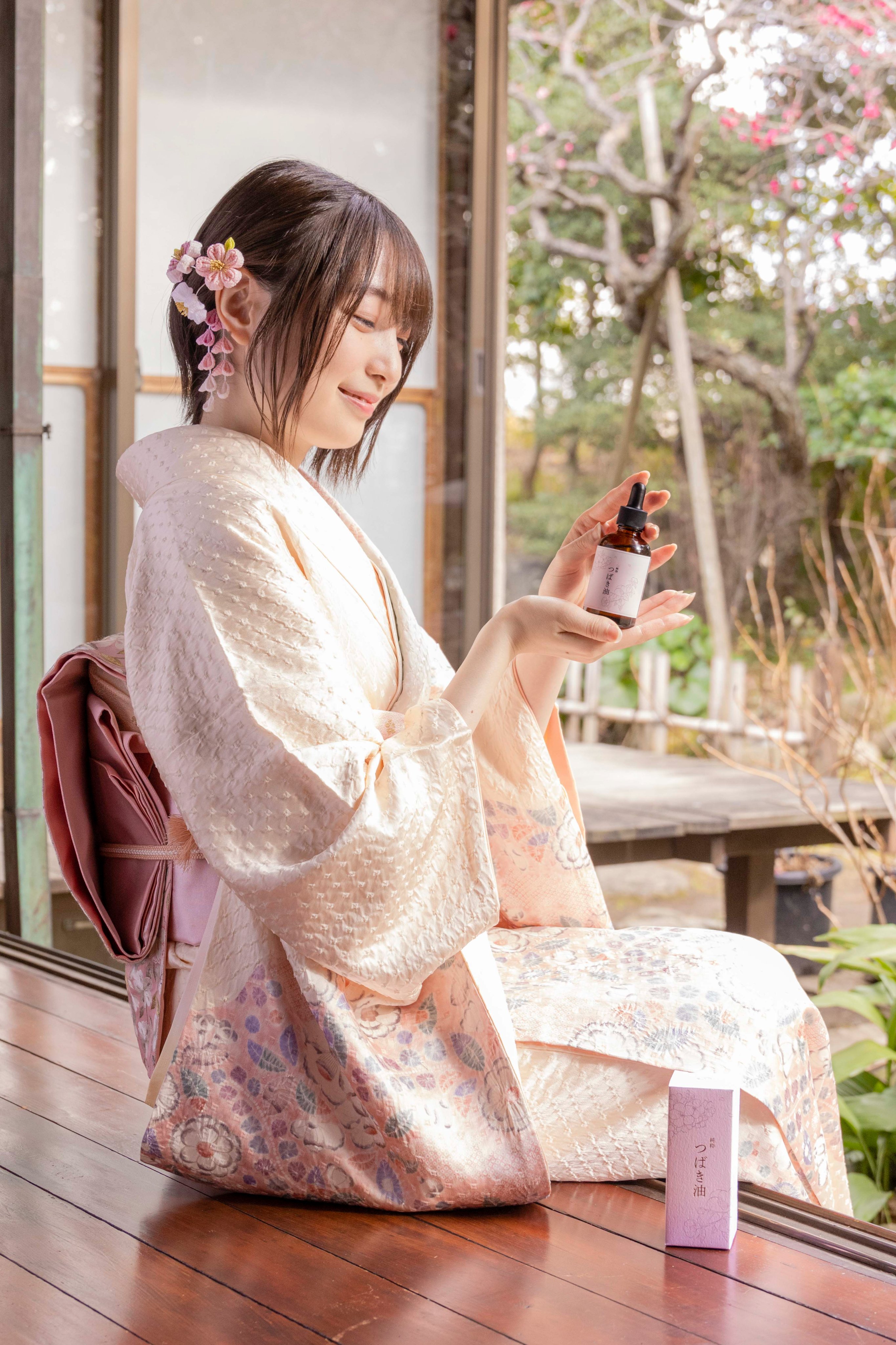 わたしの幸せな結婚　かづら　コラボ　櫛　＆　ポーチ 桜蒔絵櫛（わたしの幸せな結婚×かづら清老舗 限定仕様） | か