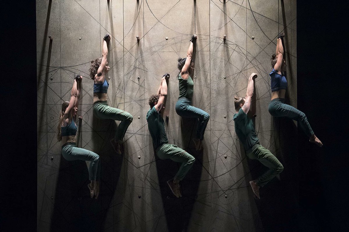FundBaluarte's tweet image. 🆙Nuestro próximo espectáculo fusionará la danza aérea con el #hiphop. En #Vertikal, del coreógrafo @MouradMerzouki, diez bailarines juegan con la gravedad usando un dispositivo diseñado por @CieRetouramont.
🗓️Sábado, 15 de marzo.
⌚️19:30 h.
📌@baluarte 
fundacionbaluarte.com/es/noticias/co…
