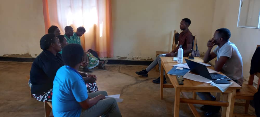 Uyisenga Ni Imanzi (@uyisenganimanzi) on Twitter photo Inama y'abahumurizamutima ku rwego rw'utugari muri <a href="/NyagatareDistr/">Nyagatare District</a> yagaragaje impinduka nyinshi kuva igihe #bahoneza yatangiriye harimo kwigirira ikizere, basobanukiwe ubuzima bwo mumutwe babasha kwakira ababagana ndetse byagabanije amakimbirane mu miryango.barashimira <a href="/Imbuto/">Imbuto Foundation</a> Inama y'abahumurizamutima ku rwego rw'utugari muri <a href="/NyagatareDistr/">Nyagatare District</a> yagaragaje impinduka nyinshi kuva igihe #bahoneza yatangiriye harimo kwigirira ikizere, basobanukiwe ubuzima bwo mumutwe babasha kwakira ababagana ndetse byagabanije amakimbirane mu miryango.barashimira <a href="/Imbuto/">Imbuto Foundation</a>