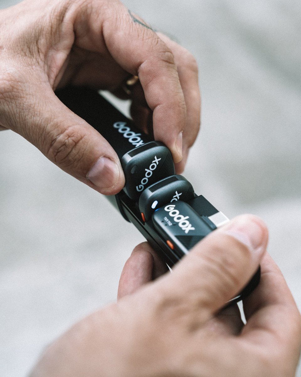 Creativity that fits in your pocket, anywhere, anytime 🎤 🎬

#godox #godoxaudio #godoxcubes #godoxmic #wirelessmicrophone #microphone #lavmics #lavmic #contentcreator #livestreamer #unboxing #tech #techgadgets