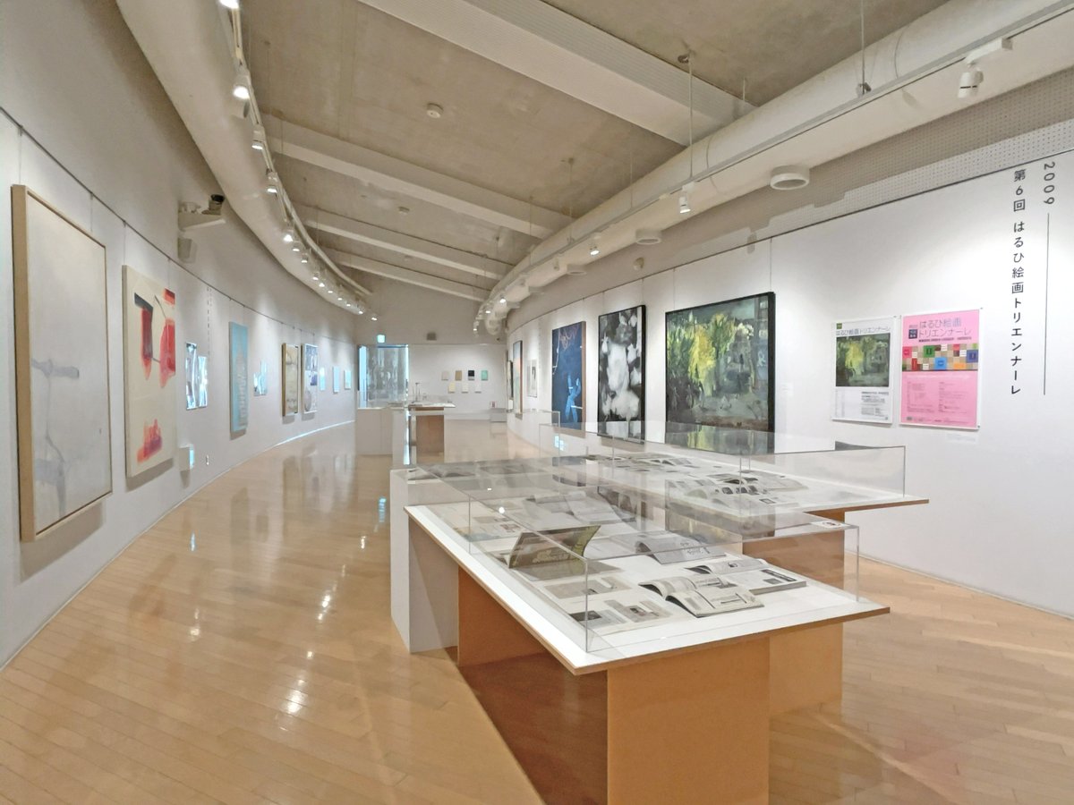 kh_museum's tweet photo. 企画展「はるひ絵画公募展アーカイブ1999―2021　絵描きとともに」は終了いたしました👋
2/25(火)～3/3(月)は休館いたします。
3/4(火)からは貸ギャラリーの展覧会が始まります。
https://t.co/B1iBzYZJuJ https://t.co/MZWXMJQueM