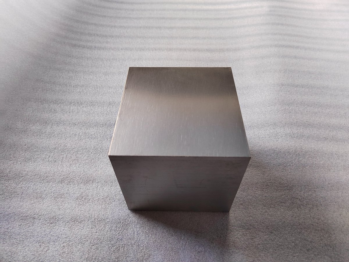 HstTitanium's tweet photo. Titanium block and titanium alloy block have excellent properties, shrinkage cavity and shrinkage porosity, large dendrites, specific internal texture structure, uniform segregation and inclusion distribution, chemical machinery, environmental protection equipment, food equipment https://t.co/Rd0GFQPyWv