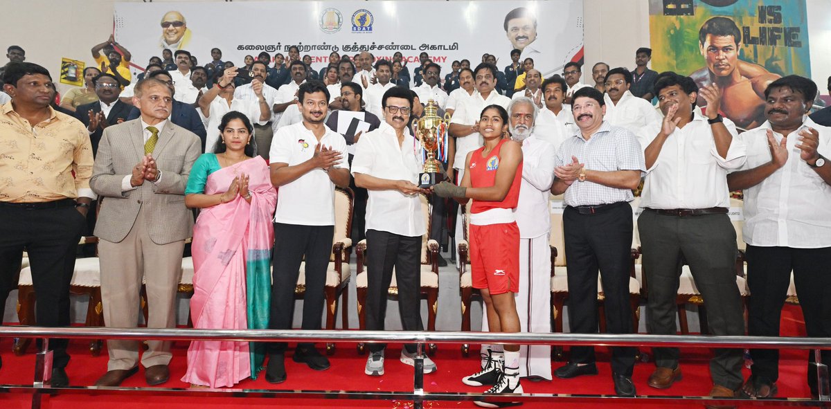 CMOTamilNadu (@cmotamilnadu) on Twitter photo இளைஞர் நலன் மற்றும் விளையாட்டு மேம்பாட்டுத் துறை சார்பில் சென்னை, கோபாலபுரத்தில் ரூ. 8 கோடி செலவில் கட்டப்பட்டுள்ள 'கலைஞர் நூற்றாண்டு குத்துச்சண்டை அகாடமி' கட்டடத்தை மாண்புமிகு முதலமைச்சர் <a href="/mkstalin/">M.K.Stalin</a> அவர்கள் திறந்து வைத்து, அங்கு நடைபெற்ற குத்துச்சண்டை போட்டியில் வெற்றி பெற்ற இளைஞர் நலன் மற்றும் விளையாட்டு மேம்பாட்டுத் துறை சார்பில் சென்னை, கோபாலபுரத்தில் ரூ. 8 கோடி செலவில் கட்டப்பட்டுள்ள 'கலைஞர் நூற்றாண்டு குத்துச்சண்டை அகாடமி' கட்டடத்தை மாண்புமிகு முதலமைச்சர் <a href="/mkstalin/">M.K.Stalin</a> அவர்கள் திறந்து வைத்து, அங்கு நடைபெற்ற குத்துச்சண்டை போட்டியில் வெற்றி பெற்ற