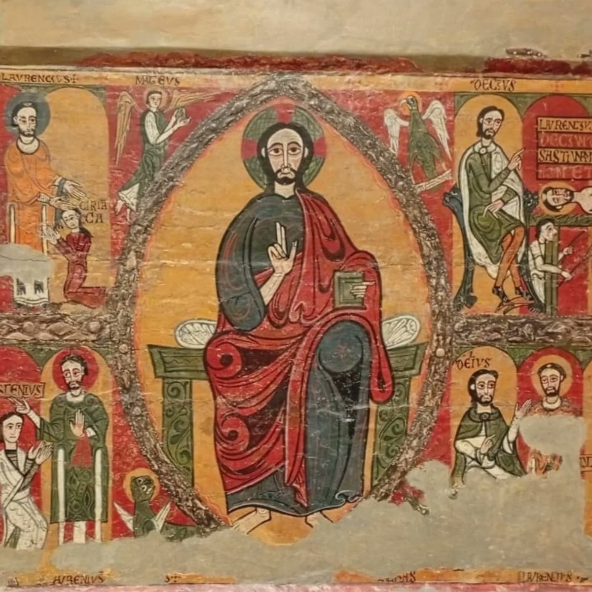 El passat 19 de febrer, l’alumnat de 2n d’ESO va fer una sortida a Vic, organitzada per l’àrea de Geografia i Història. Van recórrer el centre històric en petits grups, fent servir un dossier, codis QR i un mapa per a conèixer millor la història i el patrimoni de la ciutat.