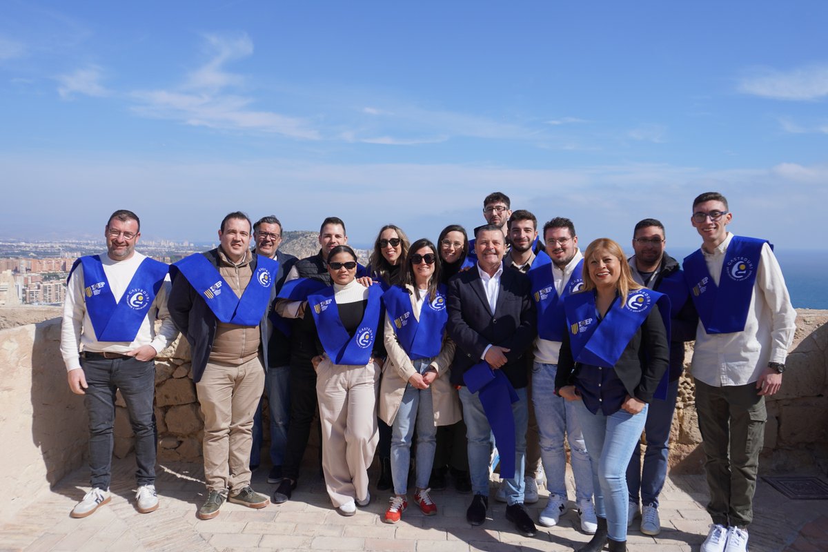 protocoloimep's tweet photo. 🍴🎓¡La tercera 3ª edición del Experto en Dirección de Sala de @gastrouni se ha graduado!

En un entorno único, el Castillo de Santa Bárbara, y con masterclass del actor Javier Gil. 

Ha sido un curso maravilloso, lleno buenos momentos y enseñanzas. ¡Enhorabuena! https://t.co/urAR53rqJG