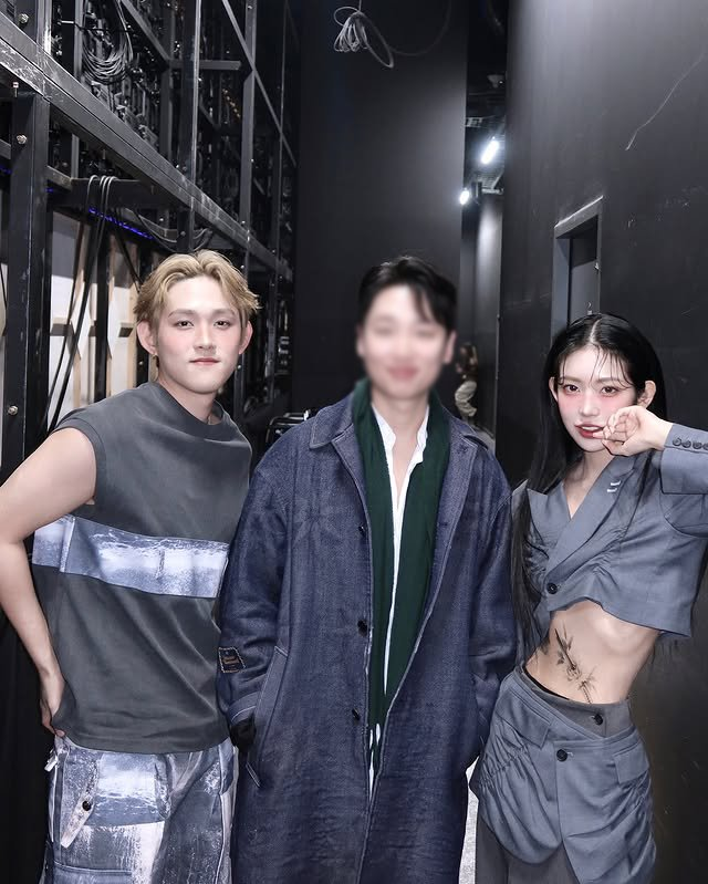 imbcenews's tweet photo. '故최진실 남매' 최환희·최준희, 함께 런웨이 올랐다 [소셜in]
#최준희 #ChoiJunHee #지플랫 #Zflat #최환희 
#최진실 #ChoiJinSil #남매 #런웨이 #SNS #iMBC연예 

공개된 사진 속 최준희는 복근이 돋보이는 의상을 입고 오빠 최환희 곁에서 환한 미소를 짓고 있다. 최환희는 듬직하게 곁을 지키고 있는 중이다.

이어 최준희가 "오빠. 댓글 안 달아주면 우리 또 불화설 난다"라는 농담 섞인 댓글을 남기자, 최환희는 "일하는 중"이라며 화답했다.

최준희는 최근 열린 '2025 F/W 서울패션위크'에 참석, 공식적인 모델 활동을 시작했다.

한편 최환희, 최준희 남매는 2023년 모친인 최진실의 추모 공원을 따로 방문해 불화설에 휩싸인 바 있다. 당시 최환희는 라이브 방송을 통해 "따로 간 것뿐"이라고 해명했다.

🔗https://t.co/gwoylpuEEb