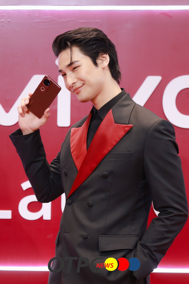 otpcnews's tweet image. "อาโป ณัฐวิญญ์ " VIVO Friends ร่วมเปิดประสบการณ์ใหม่กับ  Vivo 50 ในงาน VIVO V50 LAUNCH EVENT ภายใต้คอนเซปต์ "ถ่ายที่รักอย่างโปร"

REVIEW V50 WITH APO 
#ApoNattawin
#vivoV50xAPO 
#vivoV50 #ZEISSPortraitSoPro 
#ถ่ายที่รักอย่างโปร
