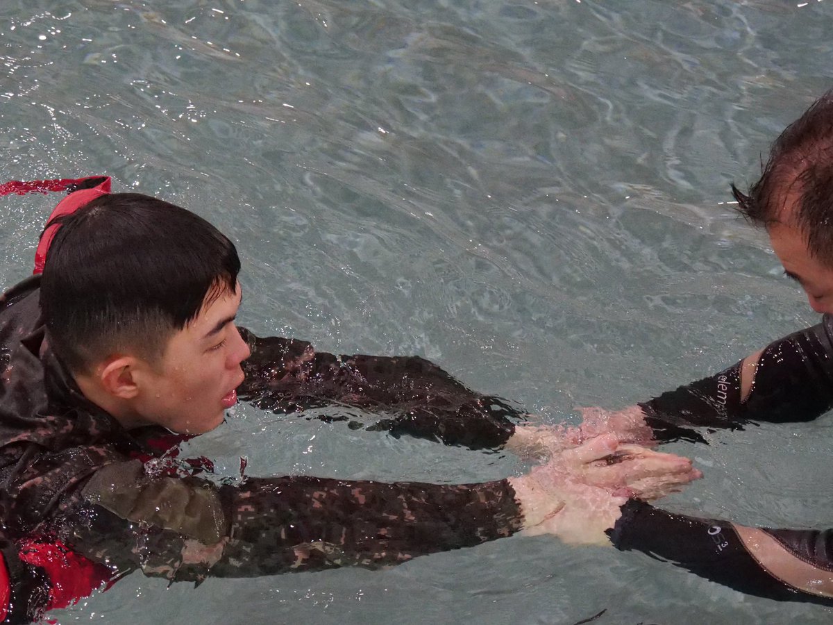 2INFDIV's tweet image. Korean Military Academy cadets and 11th Engineer Battalion soldiers train rigorously to prepare for the Spring Sandhurst competition at the U.S. Military Academy, enhancing their mental and physical readiness for competitive soldier skills.