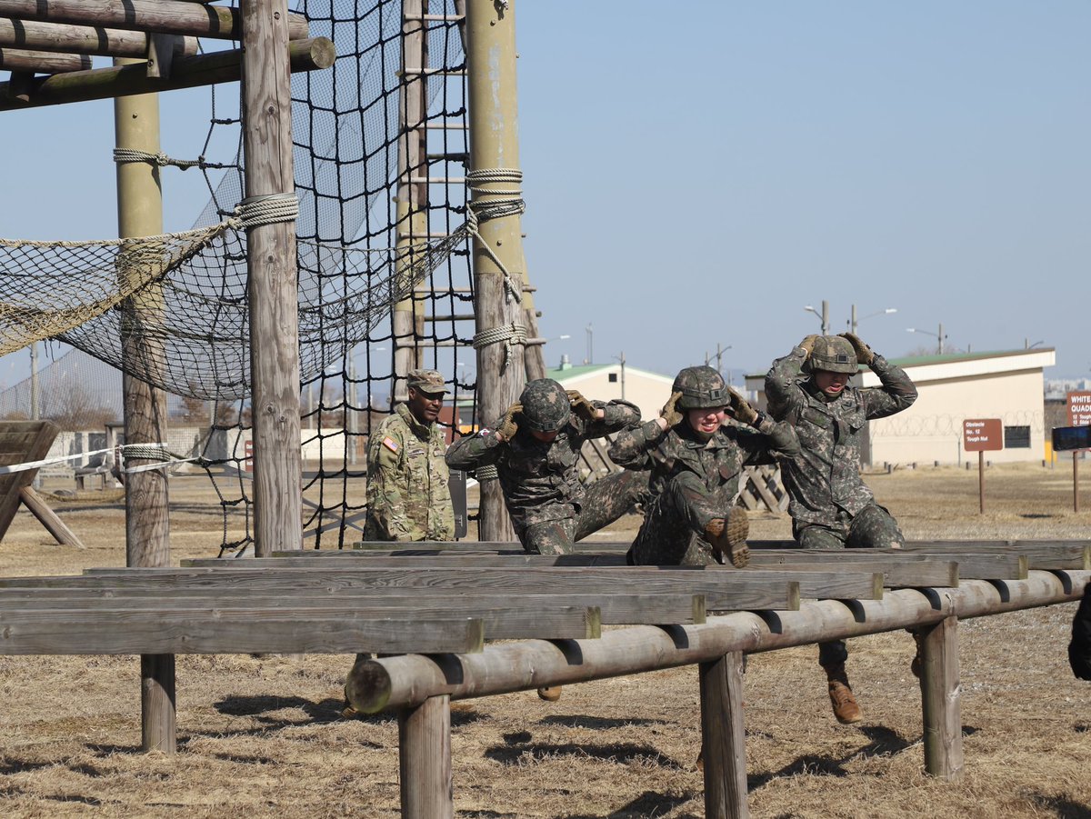 2INFDIV's tweet image. Korean Military Academy cadets and 11th Engineer Battalion soldiers train rigorously to prepare for the Spring Sandhurst competition at the U.S. Military Academy, enhancing their mental and physical readiness for competitive soldier skills.