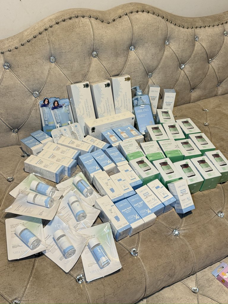 boobaiiyook's tweet photo. สกินแคร์ Sibling Chamicle หิ้วมาเกิน
ชิ้นที่ 2 1 บาท!!! คิดแค่ค่าหิ้วเพิ่มค่า
ค่าหิ้ว 40 ต่อชิ้น
ตอนนี้เหลือ
Chamicle
เซรั่มลดสิว
เซรั่มลดรอย
เรตินอล
ค่าส่ง 49.-
นัดรับศาลายา สยาม สามย่าน
#sibling #chamicle #ส่งต่อสกินเเคร์ #ส่งต่อsibling #zaaponsale #รับหิ้วzaaponsale https://t.co/OxgsmgietU