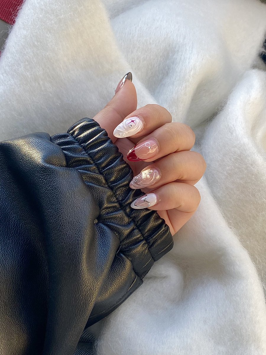 커여운 네일도 하고