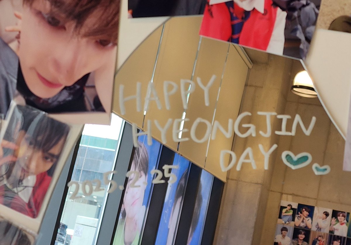 카페 이벤트 다녀왔습니다~
카페 아주 이쁘게 꾸며주시고 친절하게 대해주시고 굿즈도 아주 넉넉히 주셔서 너무 감사합니다 ❤️❤️
 #3년째_2월에형진이생_1챙김 
#NTX #엔티엑스 #HYEONGJIN #형진 
#HAPPY_HYEONGJIN_DAY