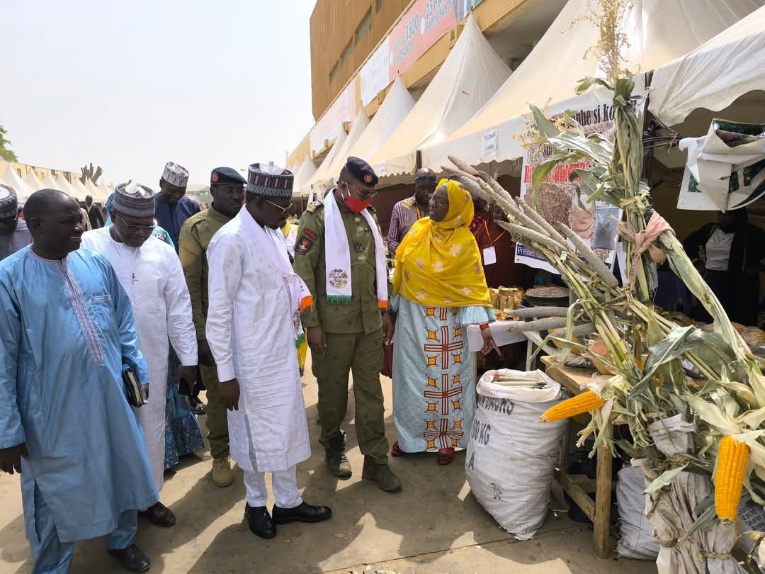 L'administrateur délégué de la <a href="/villedeniamey/">Ville de Niamey</a> le Colonel <a href="/BGaranke227/">Colonel Boubacar Soumana Garanké</a>  ce matin au #Salon_de_l_Agriculture_Hydraulique_Environnement_Elevage
facebook.com/share/p/1ADxJ8…