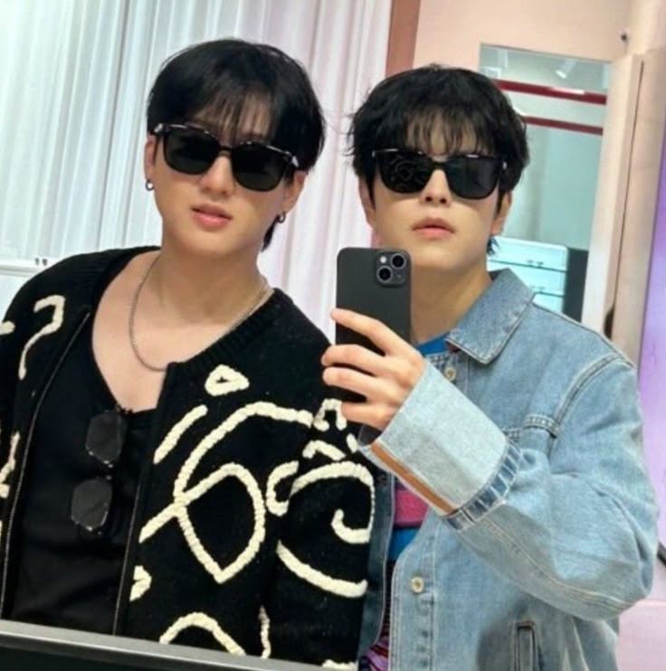 viesmoo's tweet photo. @Kaktussijjo changbin dan seungmin : otw bang https://t.co/WIsSbiK6gI