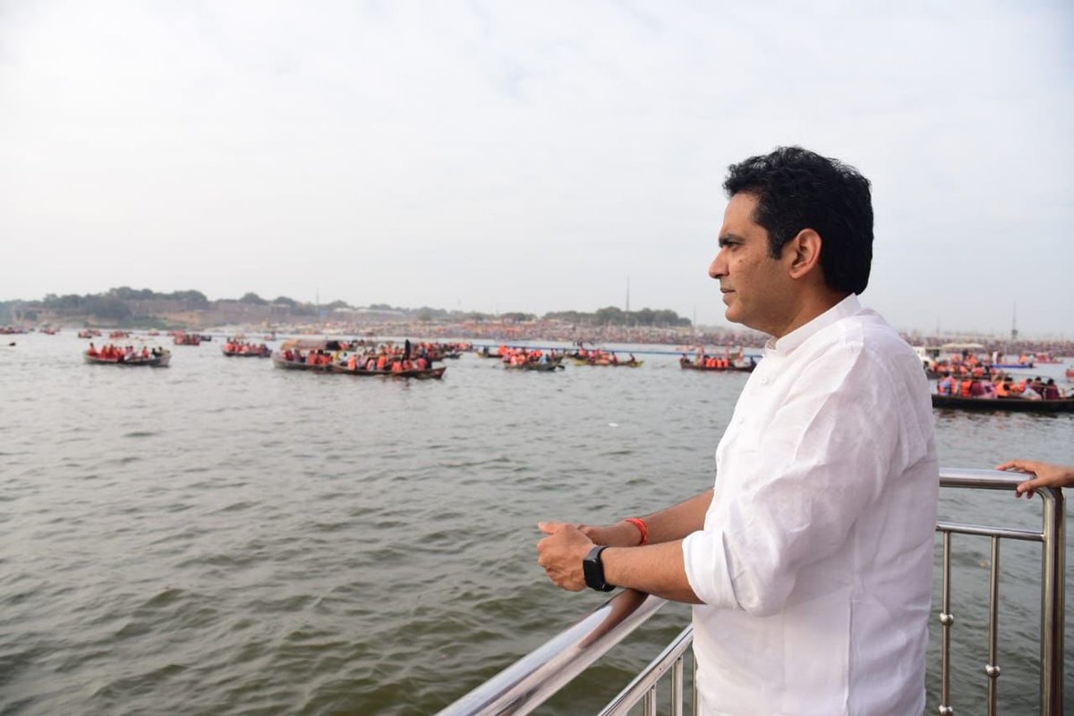 Pankaj Singh (@pankajsinghbjp) on Twitter photo рдкрд╡рд┐рддреНрд░ рддреНрд░рд┐рд╡реЗрдгреА рд╕рдВрдЧрдо рдореЗрдВ рд╕реНрдирд╛рди рдХрд░ рдорди рдЕрднрд┐рднреВрдд рдФрд░ рд╣реГрджрдп рднрд╛рд╡рд╡рд┐рднреЛрд░ рд╣реИред
рдорд╛рдБ рдЧрдВрдЧрд╛, рдорд╛рдБ рдпрдореБрдирд╛ рдФрд░ рдорд╛рдБ рд╕рд░рд╕реНрд╡рддреА рд╕реЗ рд╕рднреА рдХреЗ рд╕реБрдЦ, рд╢рд╛рдВрддрд┐ рдФрд░ рд╕рдореГрджреНрдзрд┐ рдХреА рдкреНрд░рд╛рд░реНрдердирд╛ рдХрд░рддрд╛ рд╣реВрдБред ЁЯЩП
#рдПрдХрддрд╛_рдХрд╛_рдорд╣рд╛рдХреБрдВрдн рдкрд╡рд┐рддреНрд░ рддреНрд░рд┐рд╡реЗрдгреА рд╕рдВрдЧрдо рдореЗрдВ рд╕реНрдирд╛рди рдХрд░ рдорди рдЕрднрд┐рднреВрдд рдФрд░ рд╣реГрджрдп рднрд╛рд╡рд╡рд┐рднреЛрд░ рд╣реИред
рдорд╛рдБ рдЧрдВрдЧрд╛, рдорд╛рдБ рдпрдореБрдирд╛ рдФрд░ рдорд╛рдБ рд╕рд░рд╕реНрд╡рддреА рд╕реЗ рд╕рднреА рдХреЗ рд╕реБрдЦ, рд╢рд╛рдВрддрд┐ рдФрд░ рд╕рдореГрджреНрдзрд┐ рдХреА рдкреНрд░рд╛рд░реНрдердирд╛ рдХрд░рддрд╛ рд╣реВрдБред ЁЯЩП
#рдПрдХрддрд╛_рдХрд╛_рдорд╣рд╛рдХреБрдВрдн
