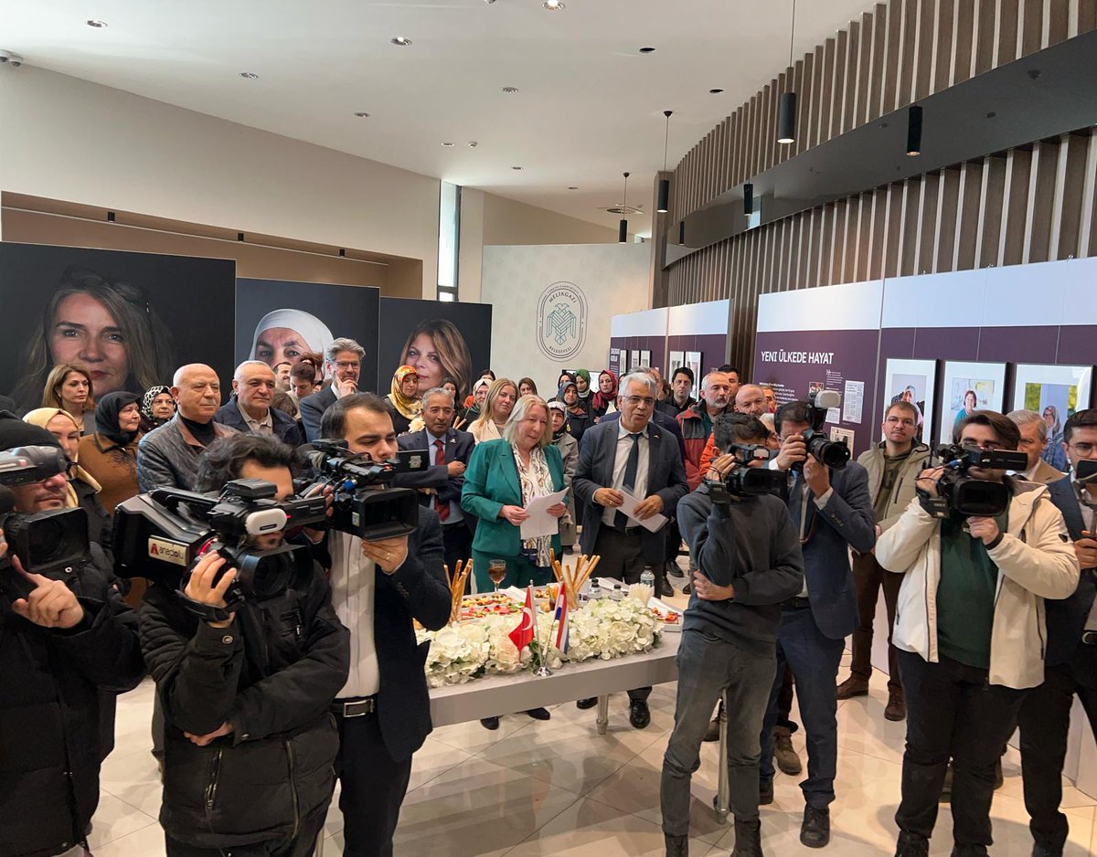 📢 Hollanda'ya Göçün 60. Yılı Etkinliği!  1965’te başlayan ve binlerce insanın hayatında köklü değişikliklere yol açan Hollanda’ya göçün 60. yılını hep birlikte anıyoruz! 🏡✈️ Bu özel etkinlikte; 📽️ Belgesel Gösterimi 🖼️ Sergi 🗣️ Panel 🎶 Konser