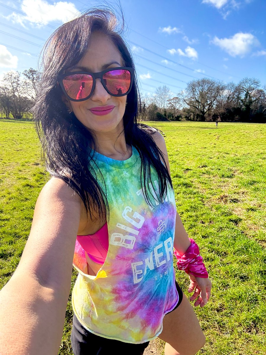 #runstreak day 2,546 🌈 
Oh that sunshine is out &amp; SPRING is most definitely in the air baby!! 🥰
3.25 miles ✅ 
Kept it nice &amp; easy as my legs return back to normal. Solar powered legs are charging back up ☀️🔋😁 
Happy Tuesday peeps in my phone 💗