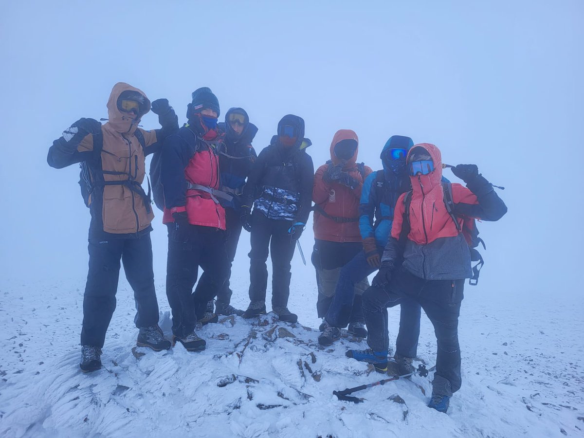 adventures_out's tweet image. When the trails disappear and visibility is zero 👀🥶 Winter Skills Teams fine tune Winter Navigation and investigate the Snowpack under there boots 🥾🏔 Residential group in action 💪🧊🪓 #WinterSkills #ThinkWinter #Residential #DofE @DofE @DofEScotland #OutlookAdventures