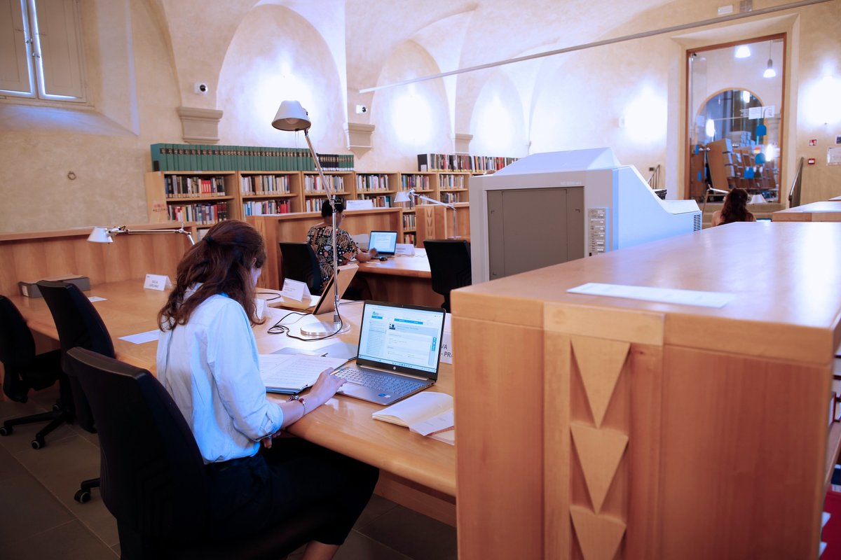 Wojciech Białożyt (@wbialozyt) on Twitter photo Recommended from my own experience - the call is open for the Int. Visegrad Fund Grants for early-stage scholars from Central & Eastern Europe to consult the holdings of <a href="/EUI_HistArchEU/">Historical Archives of the European Union</a>. Deadline on 30 April.
Details 👉 tinyurl.com/23rm8mtk <a href="/EUI_History/">History at EUI</a> <a href="/inthisEUI/">EUI Intellectual History (IHWG)</a> <a href="/alumnieui/">@AlumniEUI</a> Recommended from my own experience - the call is open for the Int. Visegrad Fund Grants for early-stage scholars from Central & Eastern Europe to consult the holdings of <a href="/EUI_HistArchEU/">Historical Archives of the European Union</a>. Deadline on 30 April.
Details 👉 tinyurl.com/23rm8mtk <a href="/EUI_History/">History at EUI</a> <a href="/inthisEUI/">EUI Intellectual History (IHWG)</a> <a href="/alumnieui/">@AlumniEUI</a>