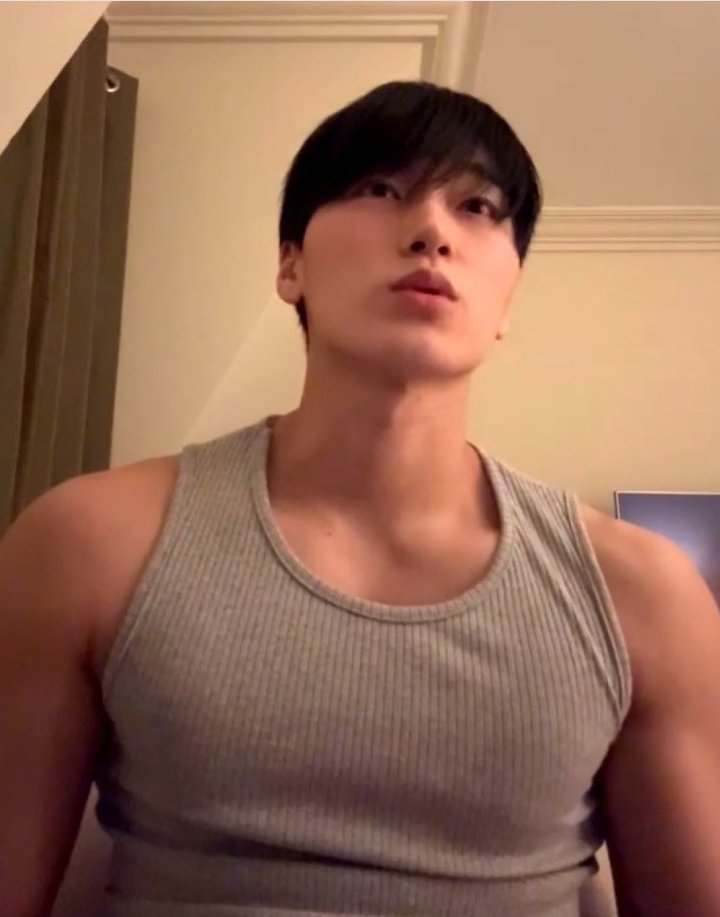 AboutMusicYT's tweet photo. San of ATEEZ in a recent live. https://t.co/7CQ5Db5pbw