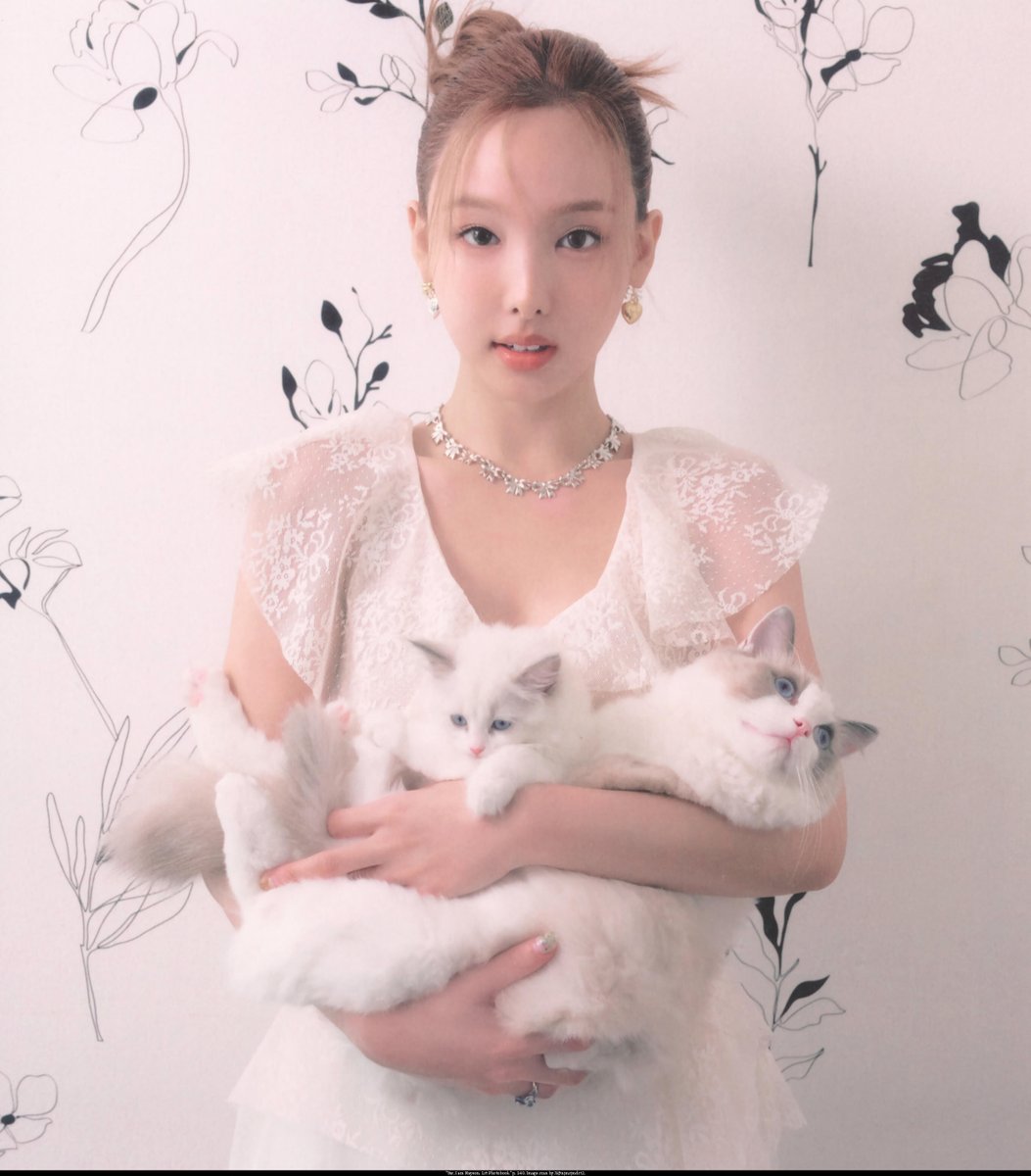 njmsjmdct2's tweet photo. [SCAN] Yes, I am Nayeon (1st Photobook)

page 140, 141

#나연 #ナヨン #娜璉 #NAYEON https://t.co/QBTy0Cv9Gn
