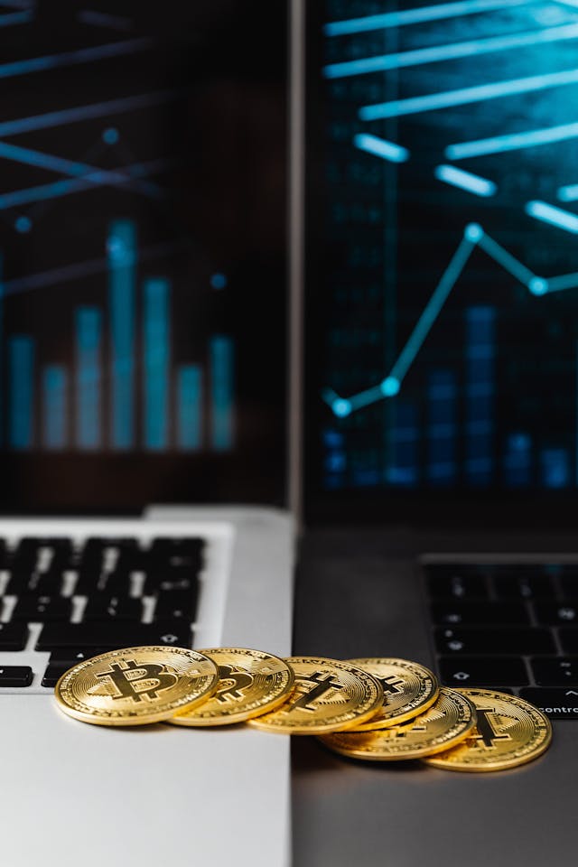 lesson__b's tweet image. Let's be real, talking about money can be awkward. 😬💰 But it's important to be open about financial security, especially in the digital age. What steps are you taking to protect your financial information online?
#FintechSecurity #DataProtection #Cybersecurity