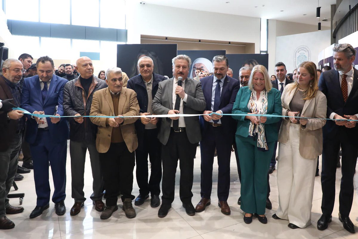 📢 Hollanda'ya Göçün 60. Yılı Etkinliği!  1965’te başlayan ve binlerce insanın hayatında köklü değişikliklere yol açan Hollanda’ya göçün 60. yılını hep birlikte anıyoruz! 🏡✈️ Bu özel etkinlikte; 📽️ Belgesel Gösterimi 🖼️ Sergi 🗣️ Panel 🎶 Konser