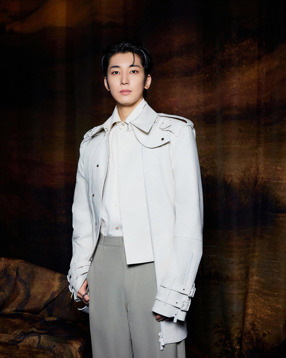 wonwooszone's tweet photo. 250225 everyone_woo ig post #원우 

#.ad #burberry Burberry Winter 2025 💛

#WONWOOxBurberryFW25 
#LondonFashionWeek  
@pledis_17 @Burberry https://t.co/tOZQVGNkxm