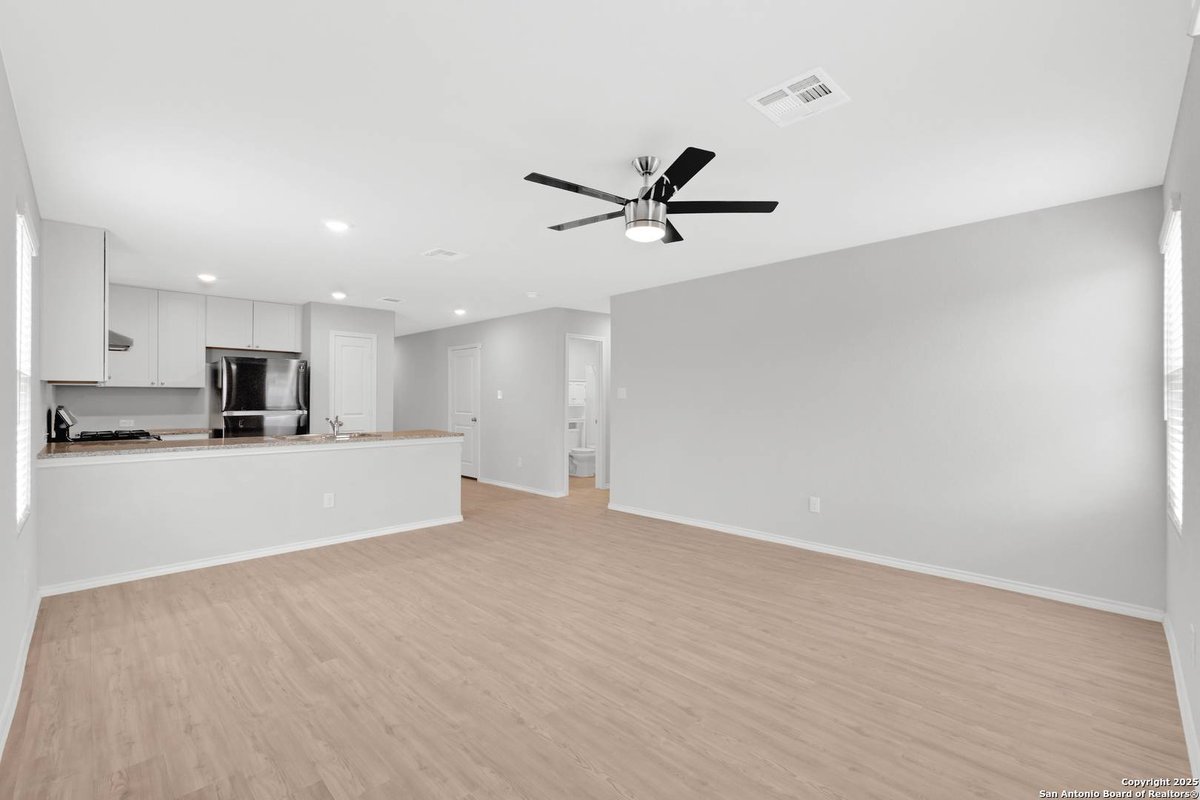 AMRGrouptx's tweet photo. New Listing Price: $214,999
9818 Morgans Mills, San Antonio, TX 78254 is a fantastic property with 3 bedrooms and 2.0 bathrooms.
See more here: https://t.co/DsFpg5AnzW https://t.co/5aBNWNfbIX