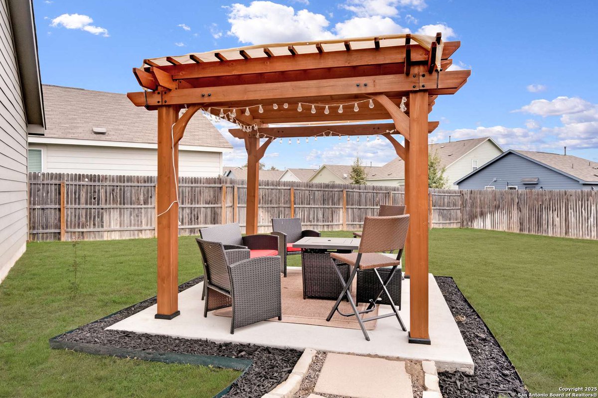 AMRGrouptx's tweet photo. New Listing Price: $214,999
9818 Morgans Mills, San Antonio, TX 78254 is a fantastic property with 3 bedrooms and 2.0 bathrooms.
See more here: https://t.co/DsFpg5AnzW https://t.co/5aBNWNfbIX