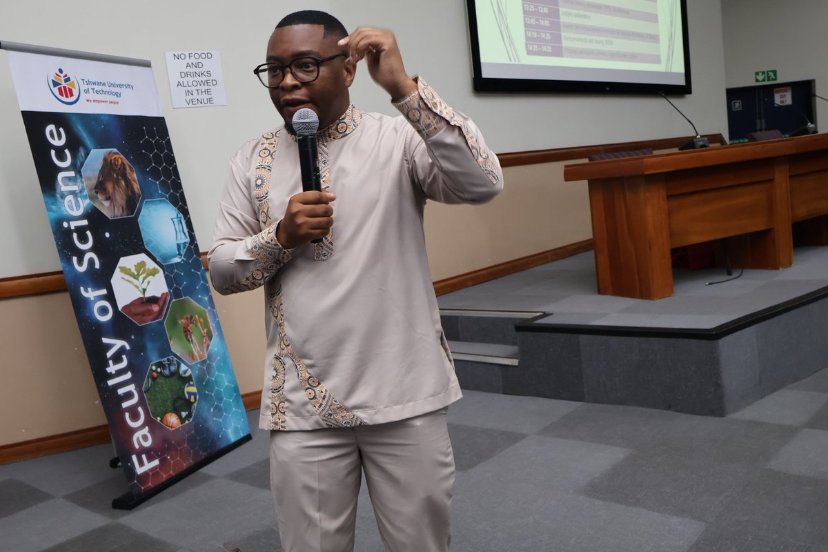 ThabangTalks's tweet photo. Ntate Phala 👑 speaking to social entrepreneurs at TUT earlier today. https://t.co/0rHd1Qr0ry