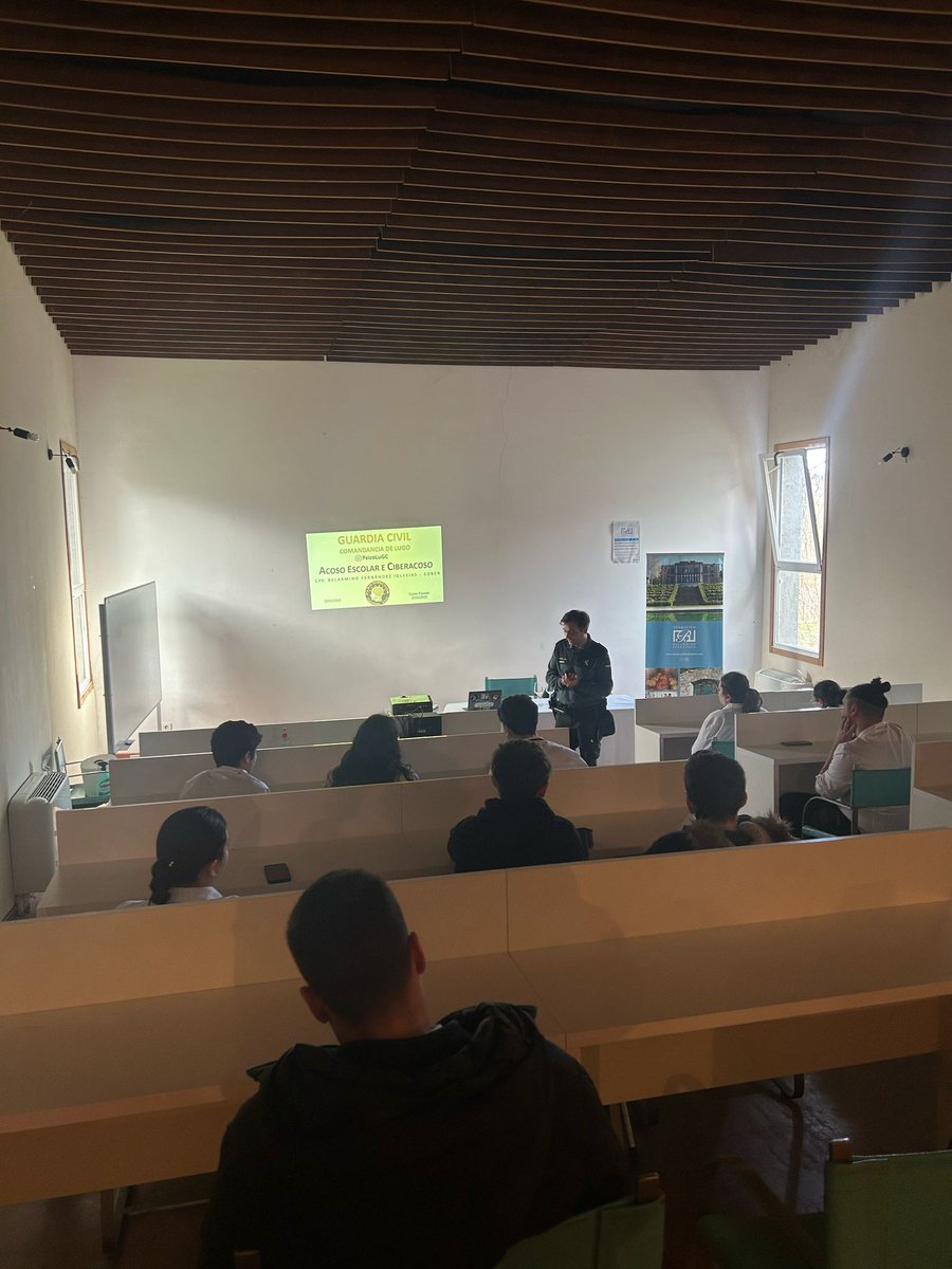CPRBelarminoFdz's tweet image. Charlas del Plan director: Ciberseguridad impartida por D. Ramón Pérez Peña @ColeGC y Acoso escolar y ciberacoso impartida por D. Héctor Méndez  
#CPRBelarminoFdez #PlanDirector #ciberseguiridade #acosoeciberacoso