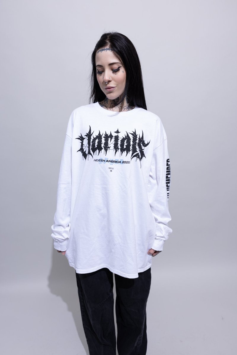 awlivv's tweet image. i look good in clothes too btw