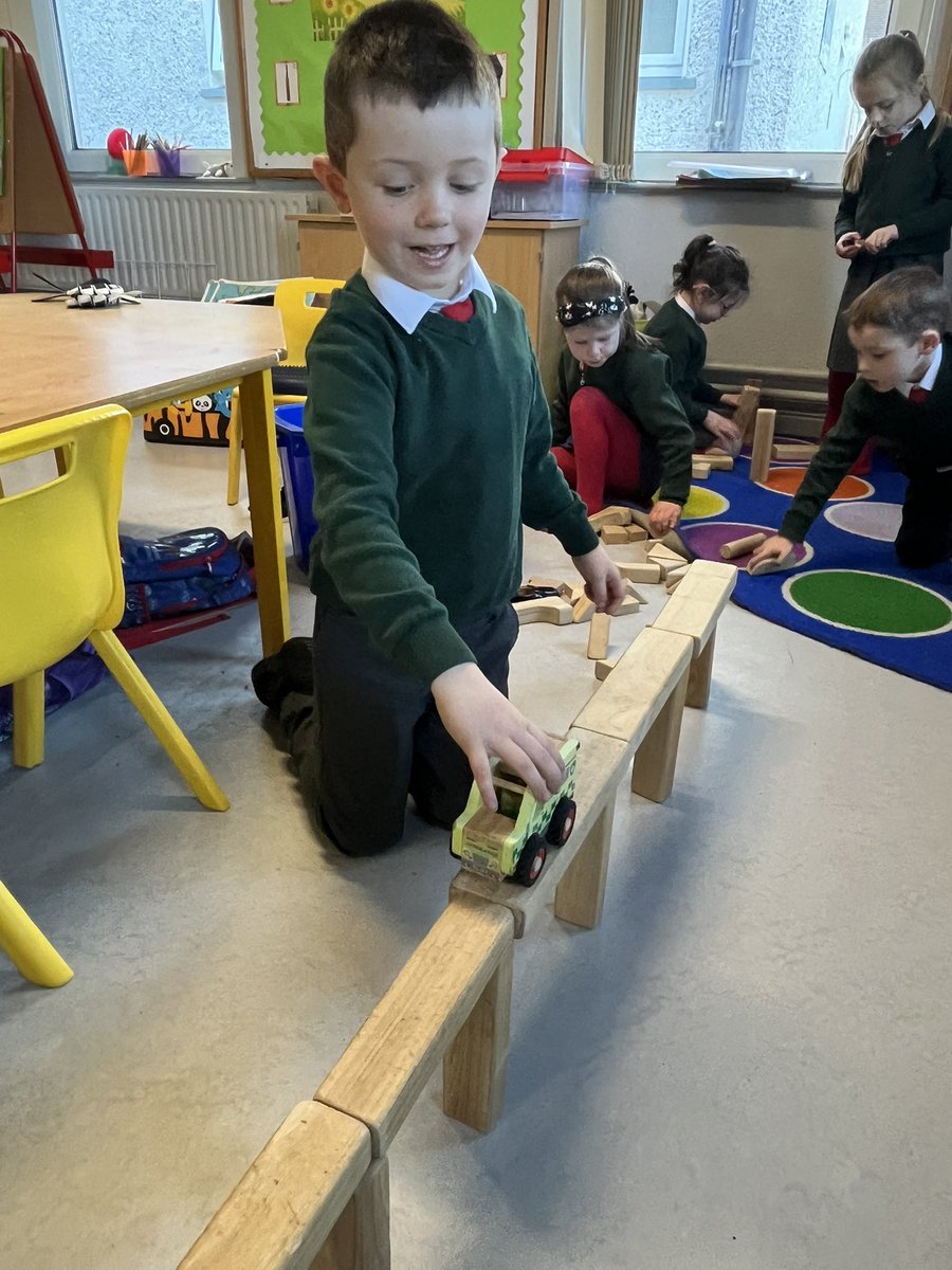 rangeibhlin1's tweet photo. Bhí Naíonáin Bheaga ag tógáil droichid (building bridges) Inniu! Rinne siad sár-jab!👏👏@GaelscoilAU https://t.co/jDwGi2SsqK