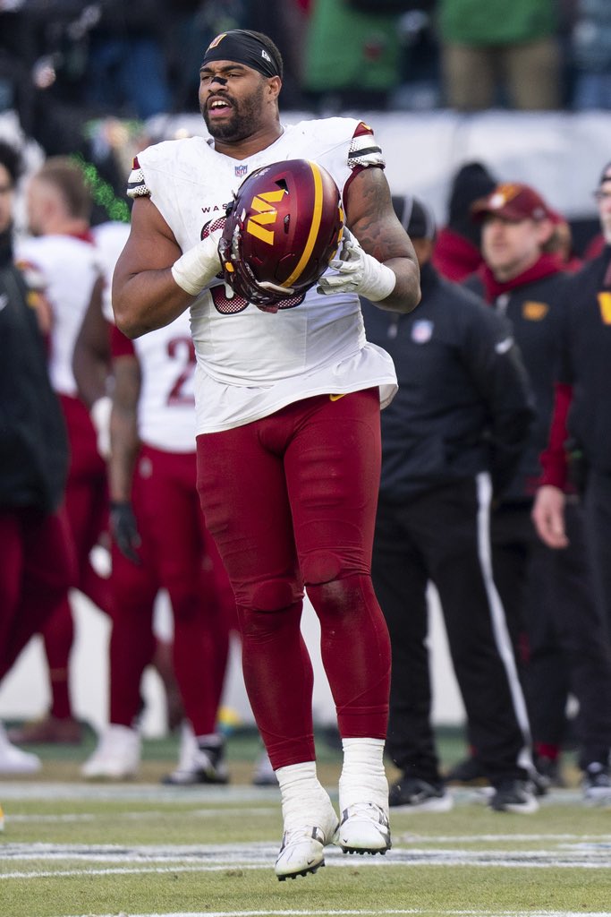 The #Commanders have had trade conversations centered around Pro Bowl DL Jonathan Allen, sources say. 

Washington plans to do right by the player &amp; Allen’s camp is involved in helping him land at the right spot — either via trade or free agency. He has one year left at $15M.