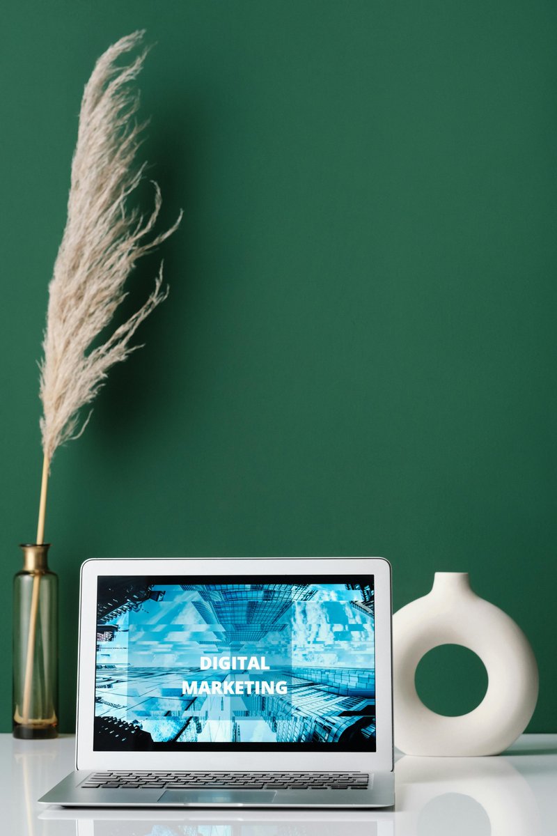 lesson__b's tweet image. Social media is where it's at!📱🎉 It's a great way to connect with your audience and build a community. What are your favorite social media platforms?
#SocialMediaMarketing #CommunityBuilding #DigitalEngagement