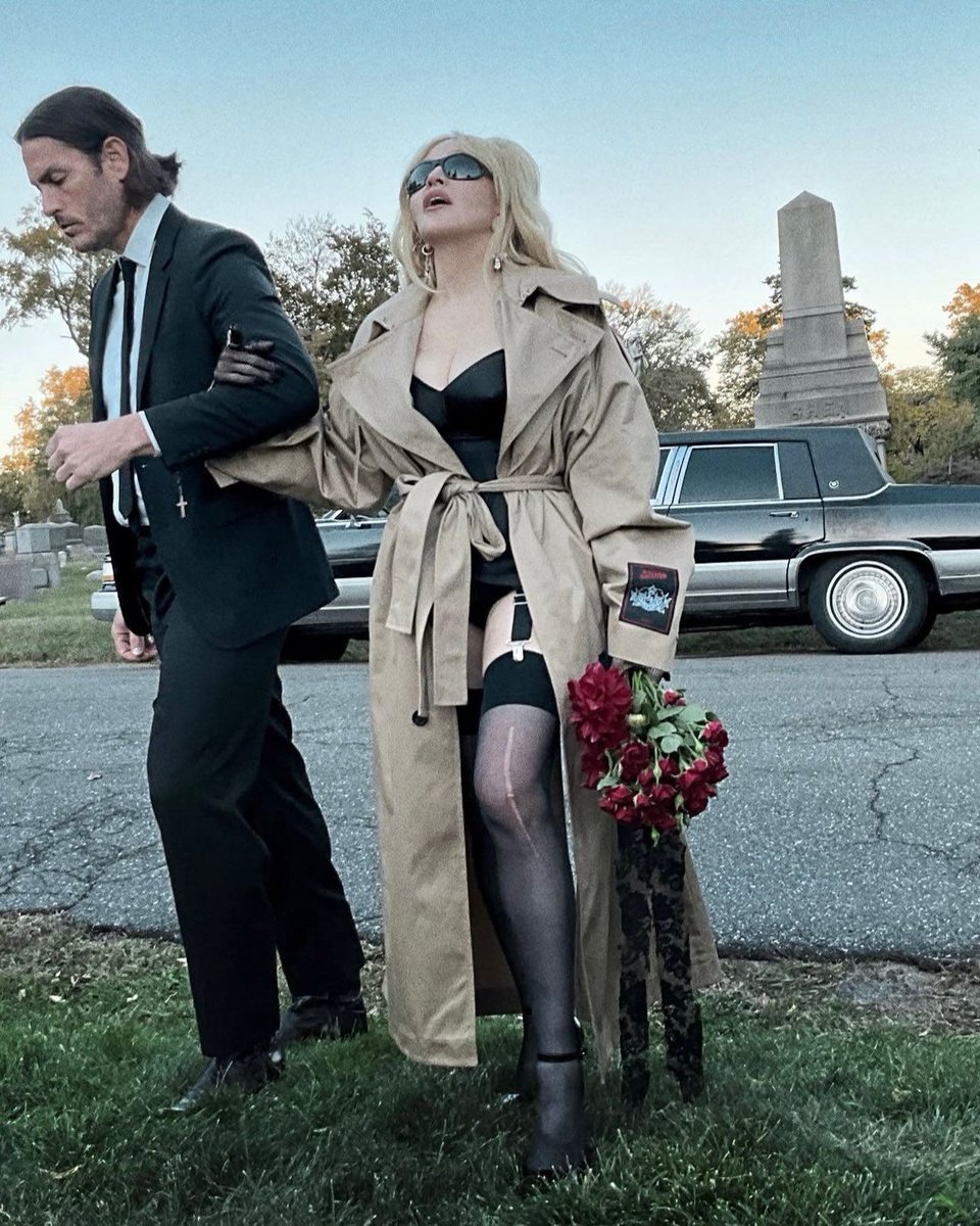 GilbertoBrenis's tweet image. #Madonna declara: “Matar o morir… La industria me enseñó eso”. Aparece en la edición más reciente de #CRFashionBook con fotos de #StevenKlein.