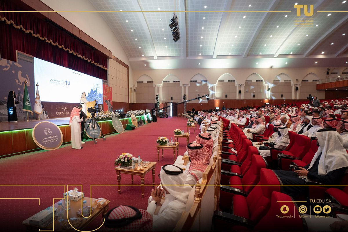 TaifUniversity's tweet photo. احتفلت #جامعة_الطائف اليوم بذكرى يوم التأسيس في احتفالية مميزة تحت رعاية كريمة من سعادة رئيس الجامعة الأستاذ الدكتور يوسف بن عبده عسيري؛ وبحضور وكلاء الجامعة والعمداء ومدراء الإدارات المساندة ، سادت الأجواء مشاعر الفرح والاعتزاز بهذه المناسبة الوطنية الغالية التي تجسد مجداً متأصلاً واعتزازاً بجذور وطننا العريق.
