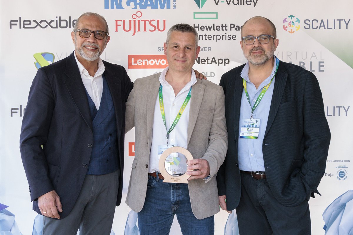 Claranet_ES's tweet image. 🚀 Muy contentos de recibir el premio al Partner del año 2024, durante la celebración del @VirtualCable_ Partner Day, y encantados de seguir aportando nuestro expertise liderando proyectos de #DigitalWorkplace

#SmartDigitalWorkplace #DigitalTransformation #MakeModernHappen