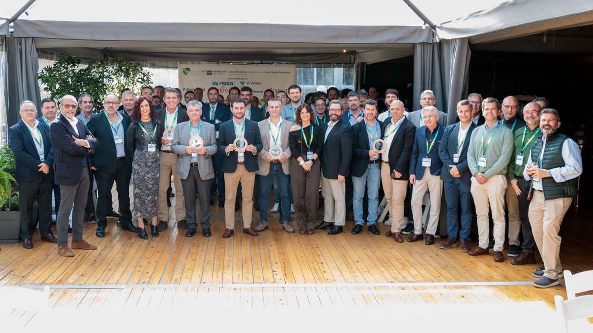 Claranet_ES's tweet image. 🚀 Muy contentos de recibir el premio al Partner del año 2024, durante la celebración del @VirtualCable_ Partner Day, y encantados de seguir aportando nuestro expertise liderando proyectos de #DigitalWorkplace

#SmartDigitalWorkplace #DigitalTransformation #MakeModernHappen