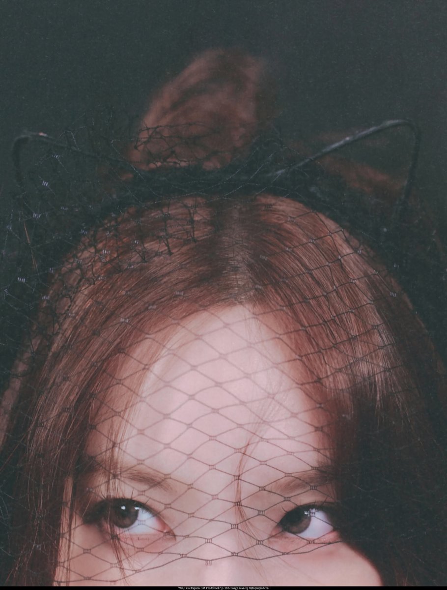 SCAN] Yes, I am Nayeon (1st Photobook) page 185, 186, 187 #나연