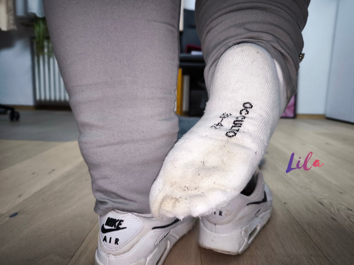 Reposten und Liken. SOFORT Versager. 🖕🏻

#feetlover #feet #footfetish #göttin #loser #goddess #zahlschwein #socks #feetfetish #sockslover #socken #smellysocks #socksgirl #footprint #fuss #smelly #socks #loser