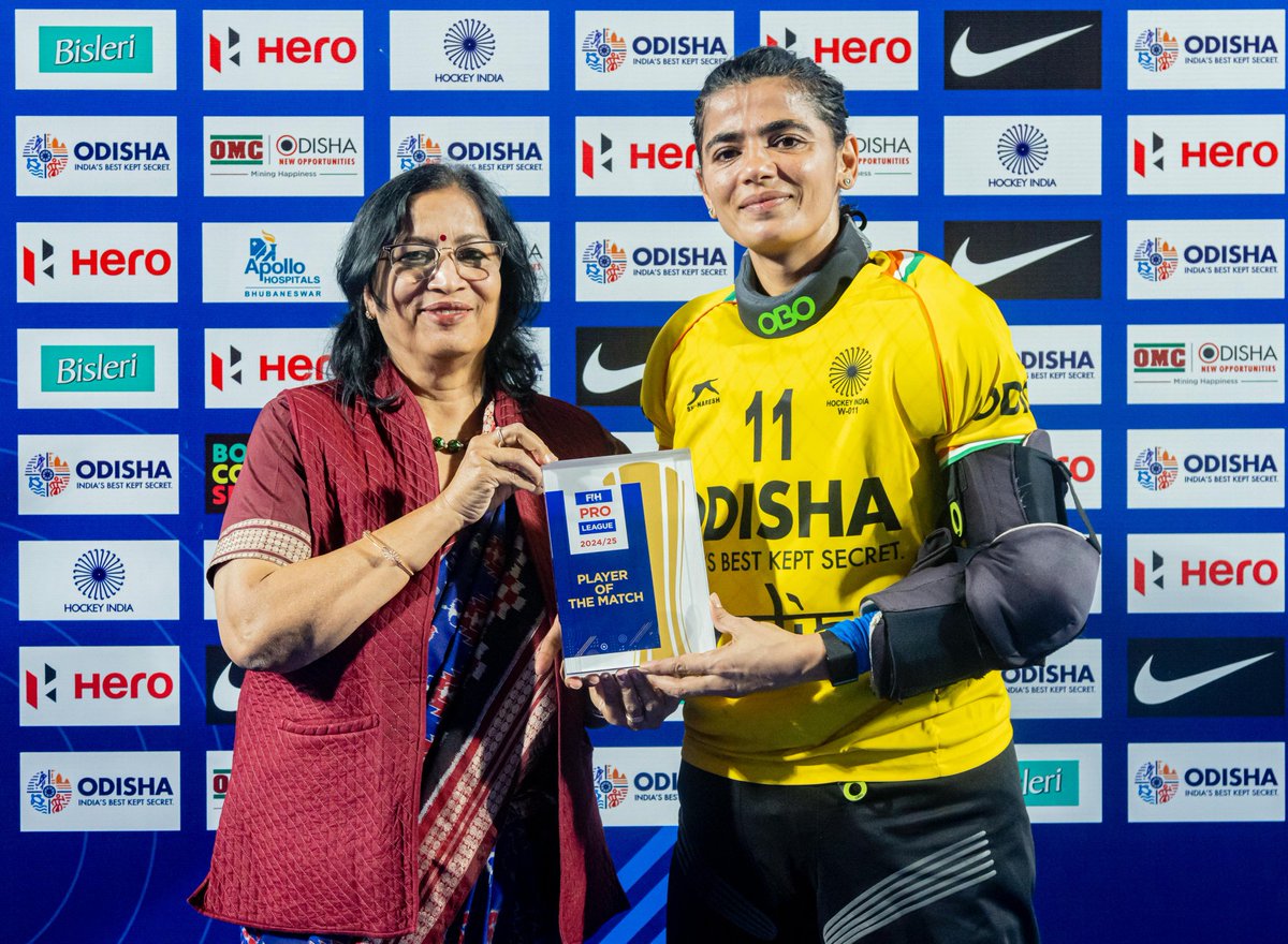 sports_odisha's tweet photo. Vice Chancellor, Utkal University, Prof. Dr Savita Acharya attended the @TheHockeyIndia and @oranjehockey FIH Pro League 2024/25 women’s match. She graced the post-match ceremony and presented the Odisha Player of the match to India's @savitahockey.

#FIHProLeague #INDNED #OdishaForHockey #IndiaKaGame #KalingaStadium