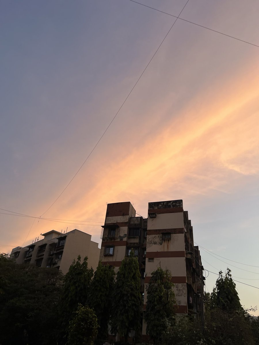 Oshir's tweet photo. Today’s Morning sky views #Oshir #AppleLaunch #GranHermano #vivoV50xBecky #LaIslaDeLasTentaciones10 #photography https://t.co/ExZTgTRQW4