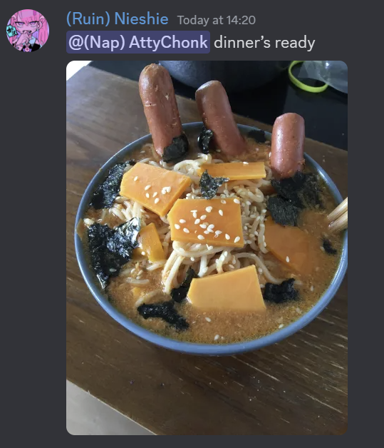 ArkantiK_'s tweet photo. Hey @GordonRamsay,

My friend from UK made this dish but she's too shy to ask how you would rate her food 1-10 ? https://t.co/iXyGfwjZLc