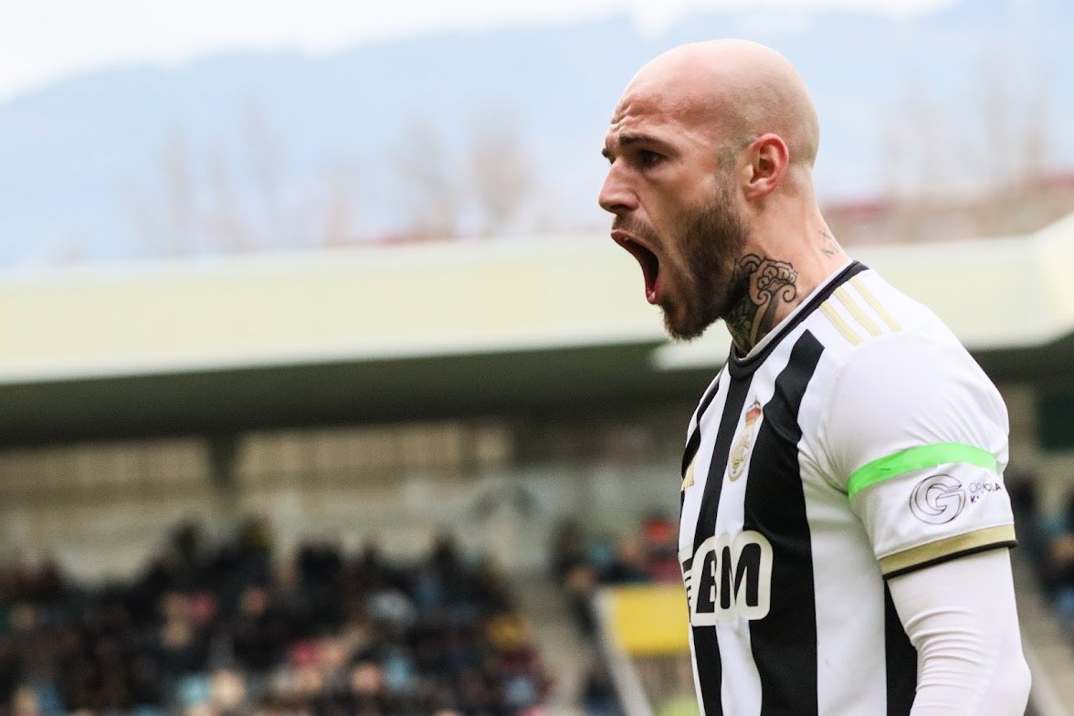 ⚽️ Sergio Benitok 2026ra arte luzatu du Real Unionekin zuen kontratua

<a href="/REALUNIONCIRUN/">Real Unión Club Irun</a>|ek jakitera eman duenez, madrildarrak bertze denboraldi batez jokatuko du talde txuribeltzarekin. Aurten zazpi gol eta bi asistentzia eman ditu

<a href="/antxetairratia/">Antxeta Irratia</a> 

📝kiroletik.eus/albisteak/serg…