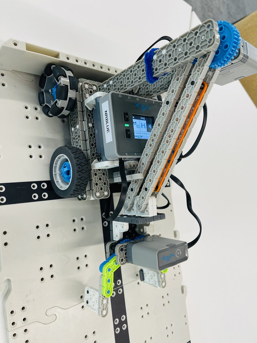 FH_Computing's tweet image. “Fantastic trip to the Robotorium in Edinburgh! A great hands-on experience with robots and AI tools—our pupils loved it! #STEM #AI #ComputingScience” @FernhillSchool